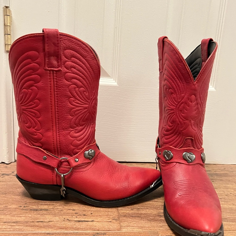 Gorgeous RED women’s cowboy boots, size 9